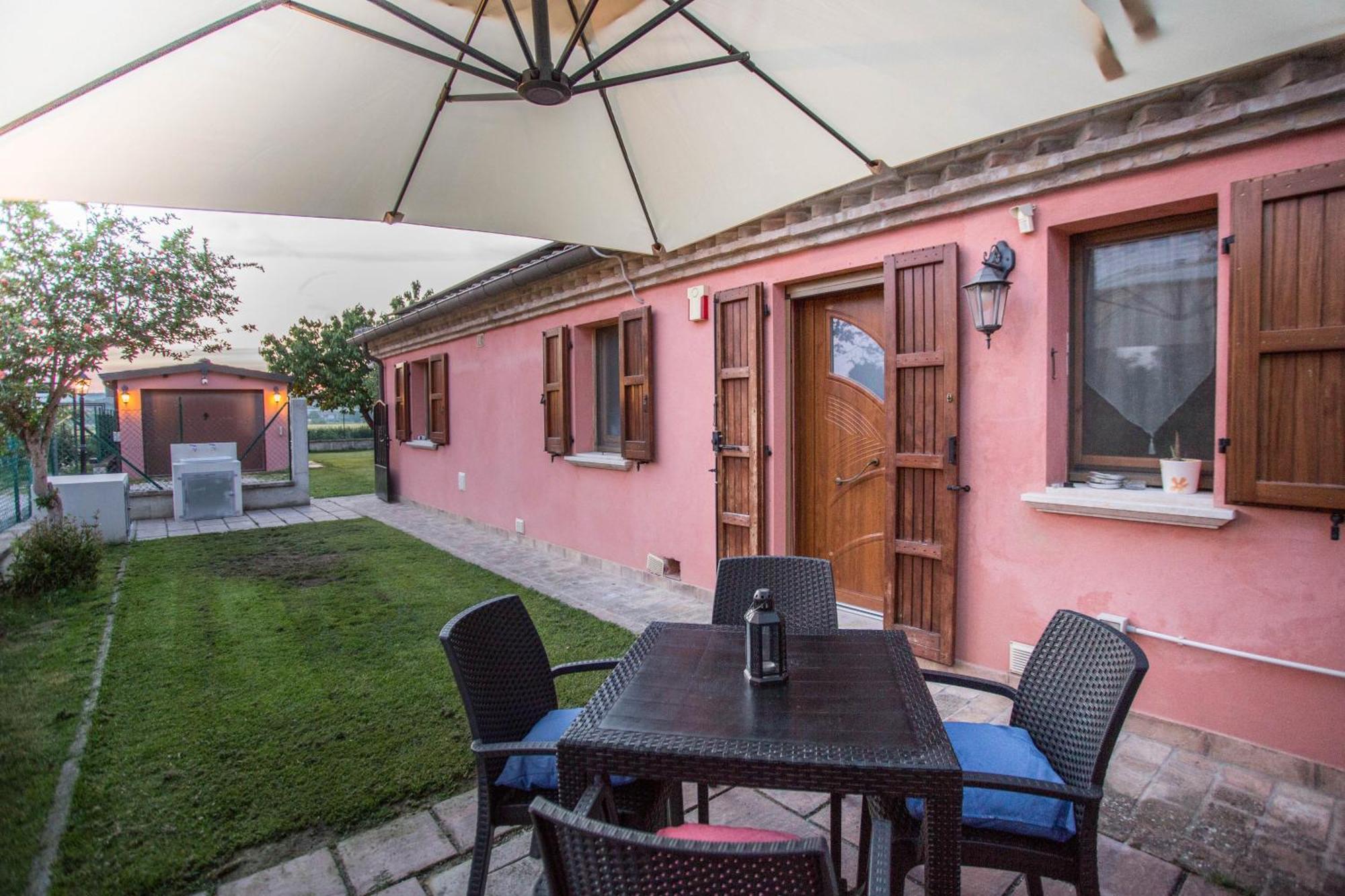 Casa Di Marco E Kaila Hotell Tavullia Exteriör bild