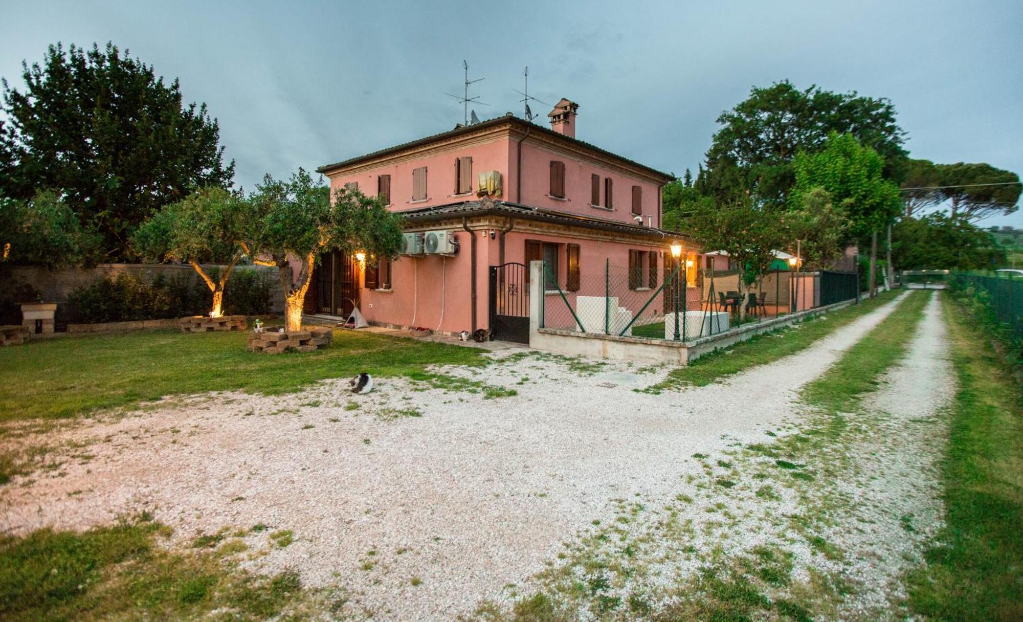 Casa Di Marco E Kaila Hotell Tavullia Exteriör bild